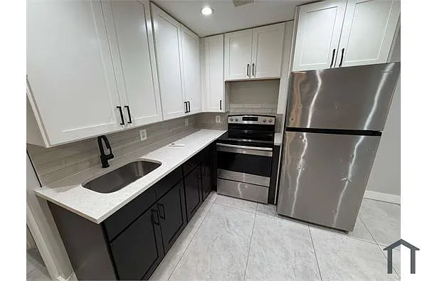 Building Photo - 1649 Nelson Ave #2A