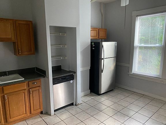 3rd image of 2220 Parkwood Ave APT 1