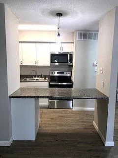 Oak Terrace Apartments — Photo 40