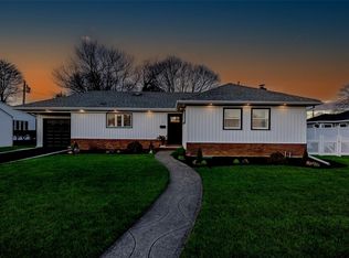 7 Rhonda Ln, Farmingdale, NY