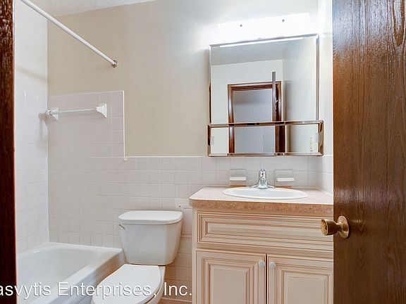 5th image of 18001 Lake Shore Blvd APT 105