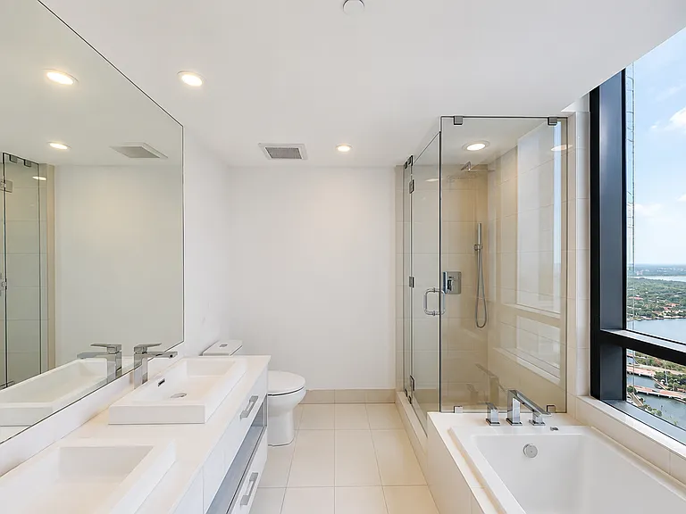 650 NE 32nd St #4507 — Photo 6