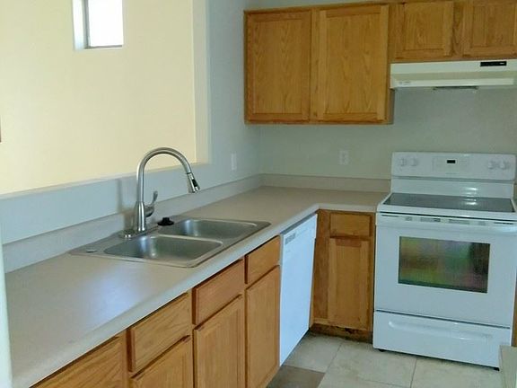 4th image of 7229 W Sunderland Ave