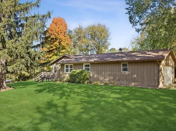 W5162 Strawberry Hill ROAD, Elkhorn, WI 53121