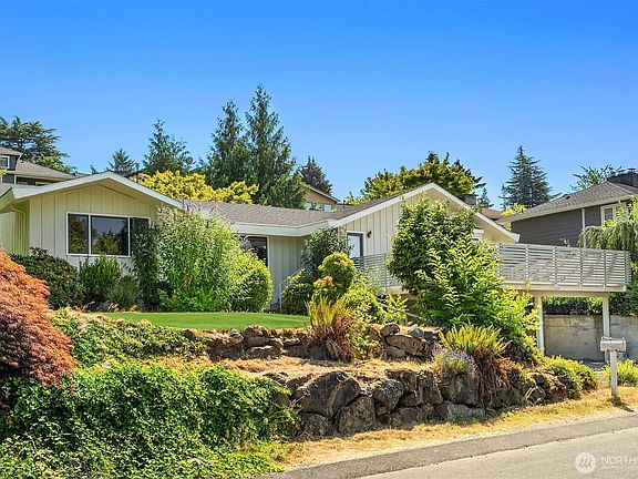 2nd image of 4744 44th Avenue NE