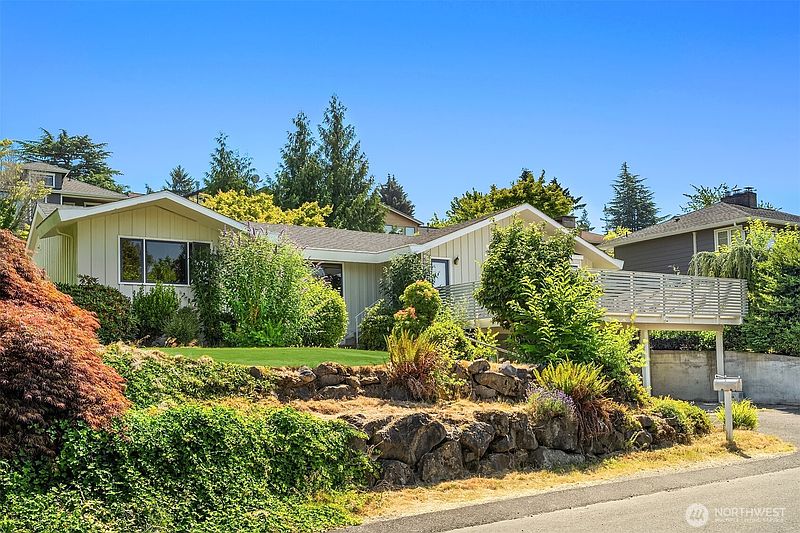 2nd image of 4744 44th Avenue NE
