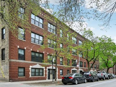 1247 W Roscoe St #2, Chicago, IL, 60657