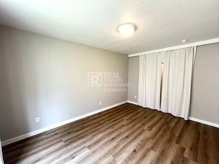 1304 Race St — Photo 8