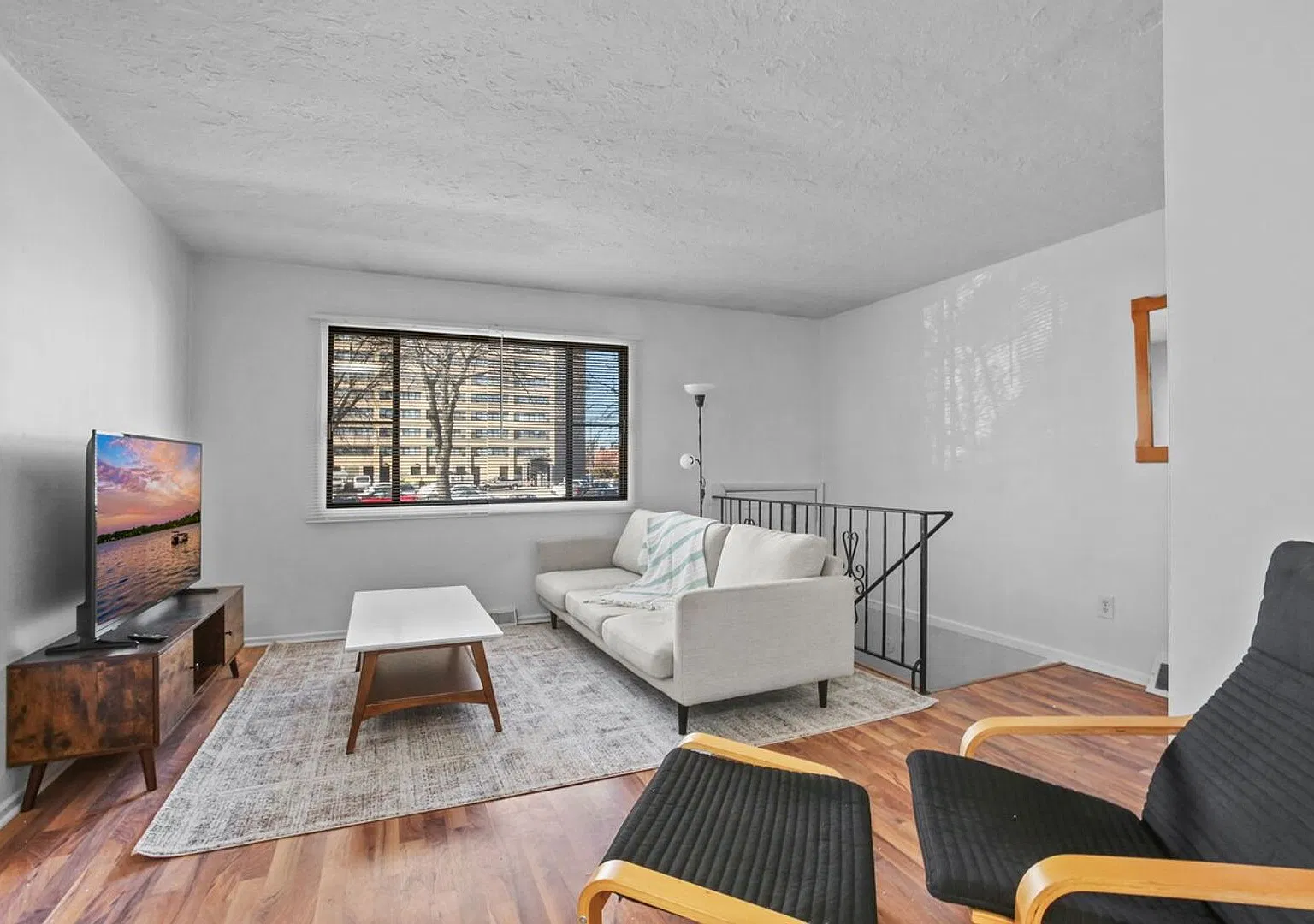 Spacious 3-Bedroom Duplex in Northeast Minneapolis Garage & In-Unit Laundry — Photo 2