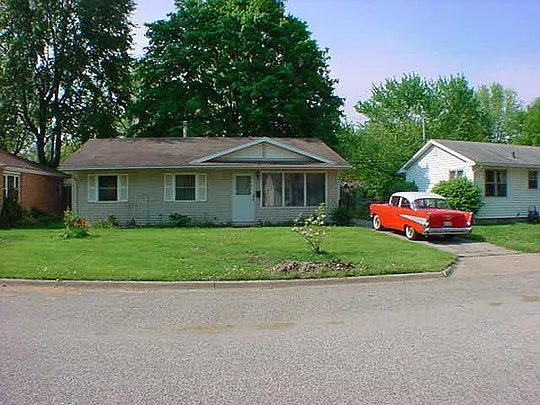 1305 E Fairlawn Dr photo 1