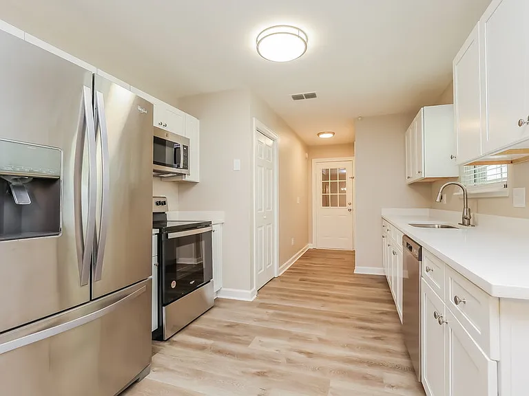 407 Cindi Ct — Photo 8