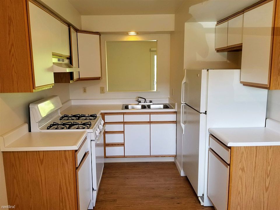 701 Hemlock Sq, Zelienople, PA 16063 Zillow