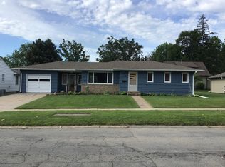 413 Union St, Pella, IA 50219