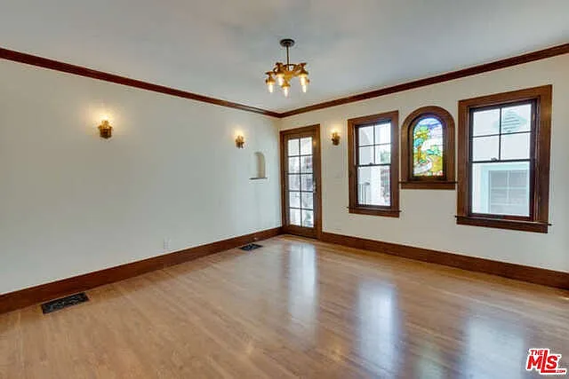 1548 Micheltorena St #1/4 — Photo 2