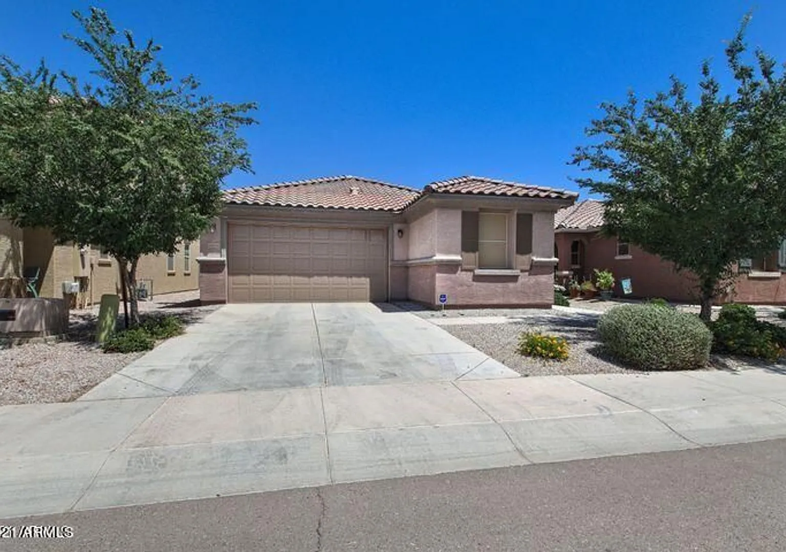 Gorgeous 3 bedroom, 2 bath plus a den on a premium view lot! — Photo 1
