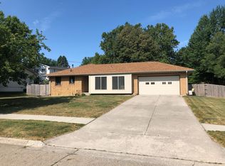 2908 87th Ct, Urbandale, IA 50322