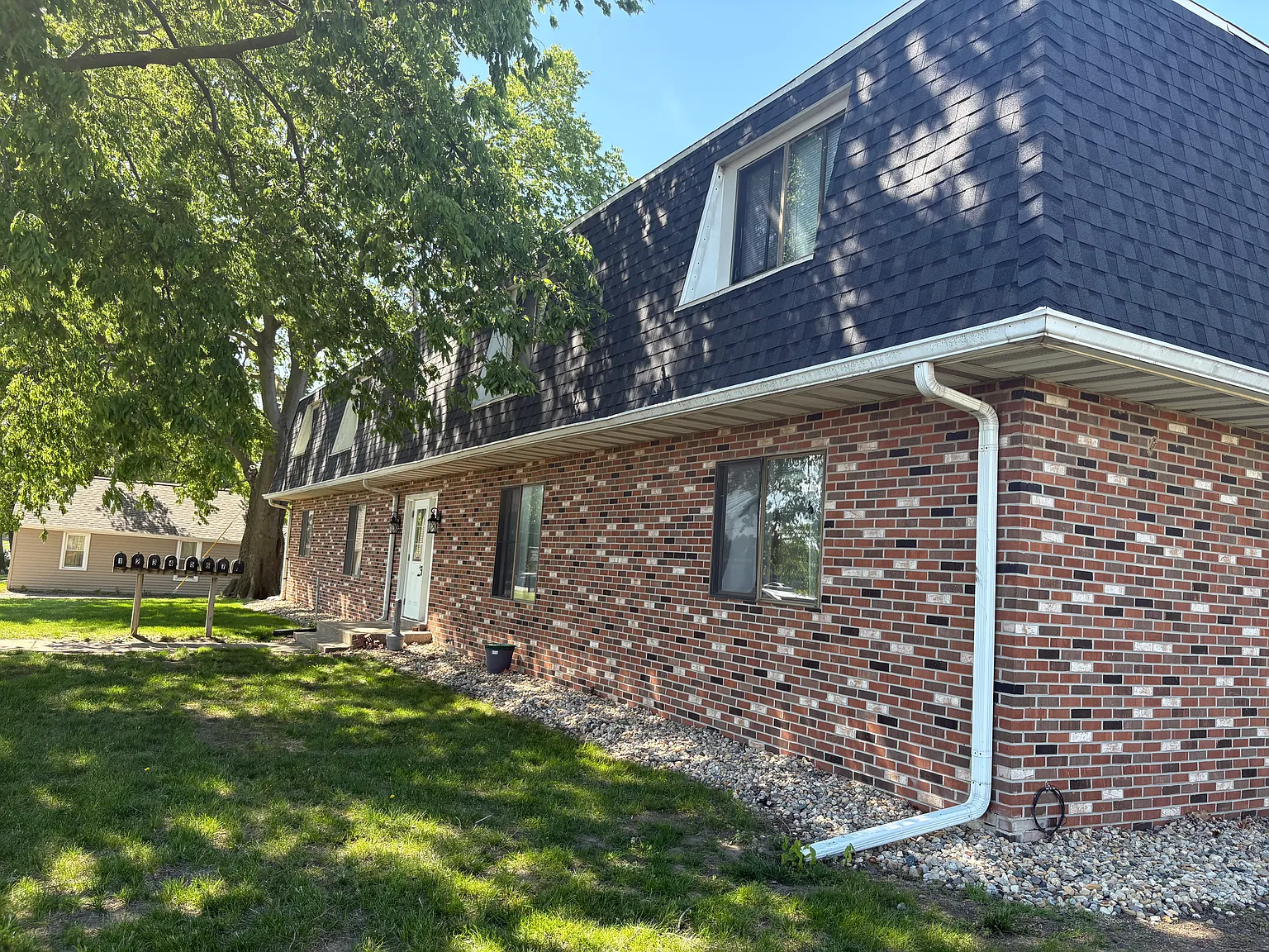 2 bed, 950 sqft, $899 — Photo 3
