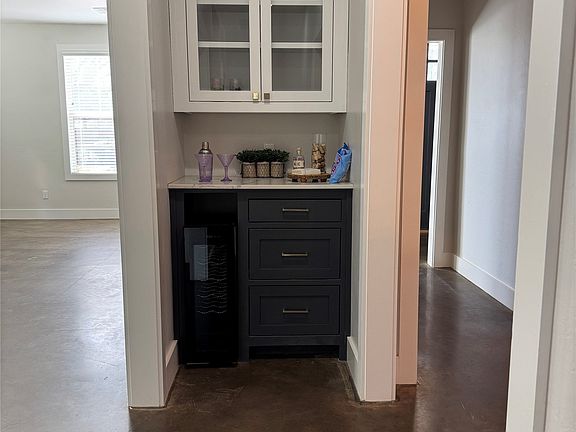 5th image of 811 McLish St