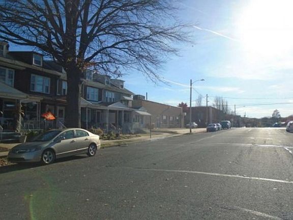 Exterior Neighborhood (street photo)