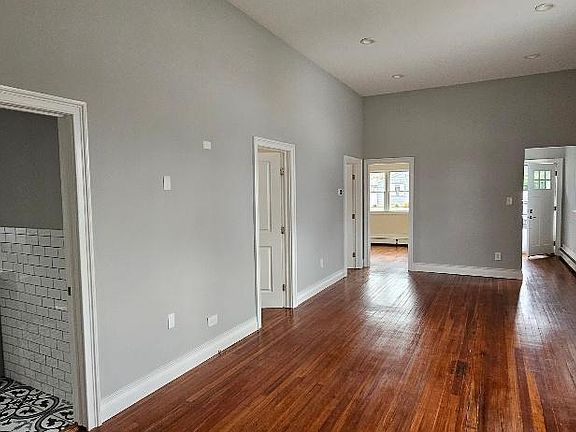 3rd image of 38 Laurel Ave APT A