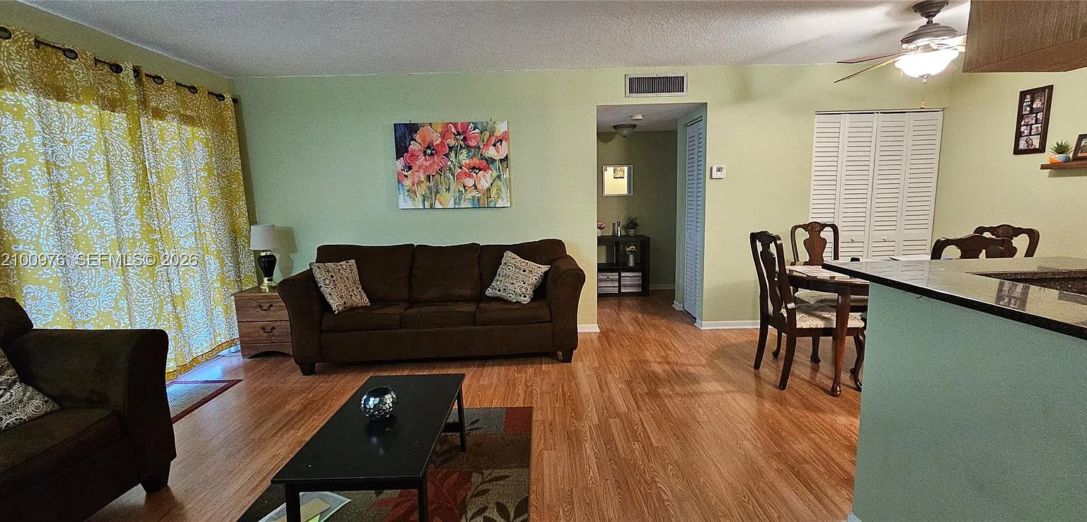 Tamarac Gardens Condominim — Photo 4