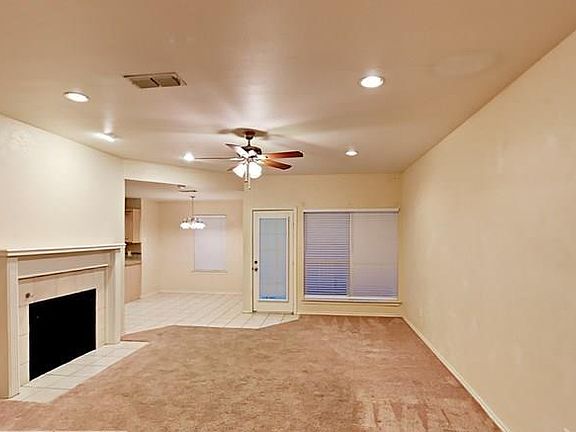 3rd image of 663 NW Summercrest Blvd