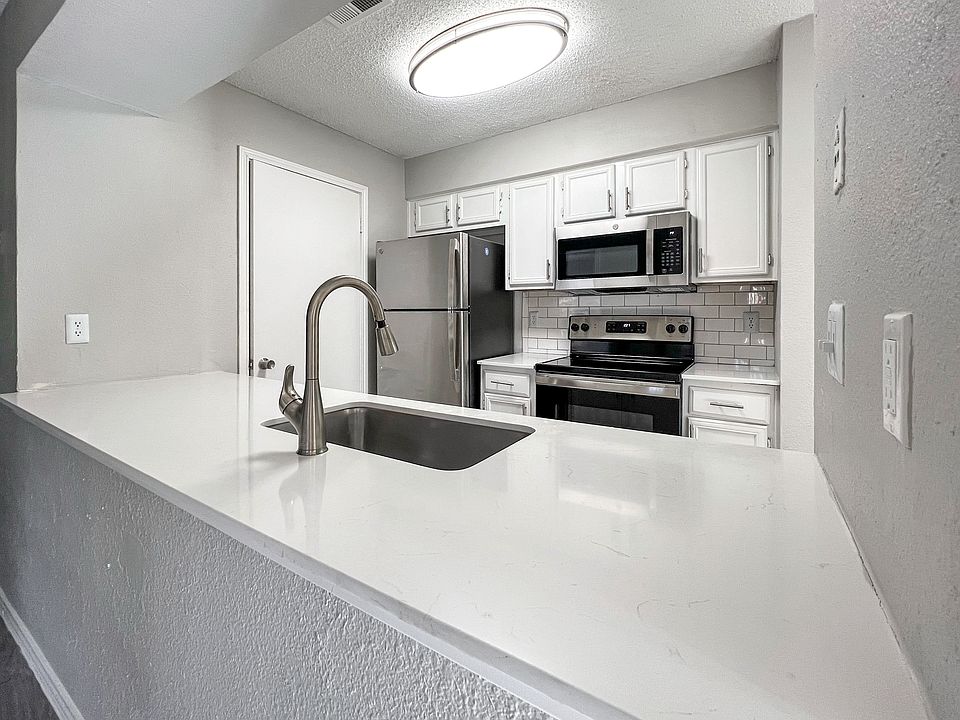 1st image of 1016 W Stassney Ln #234