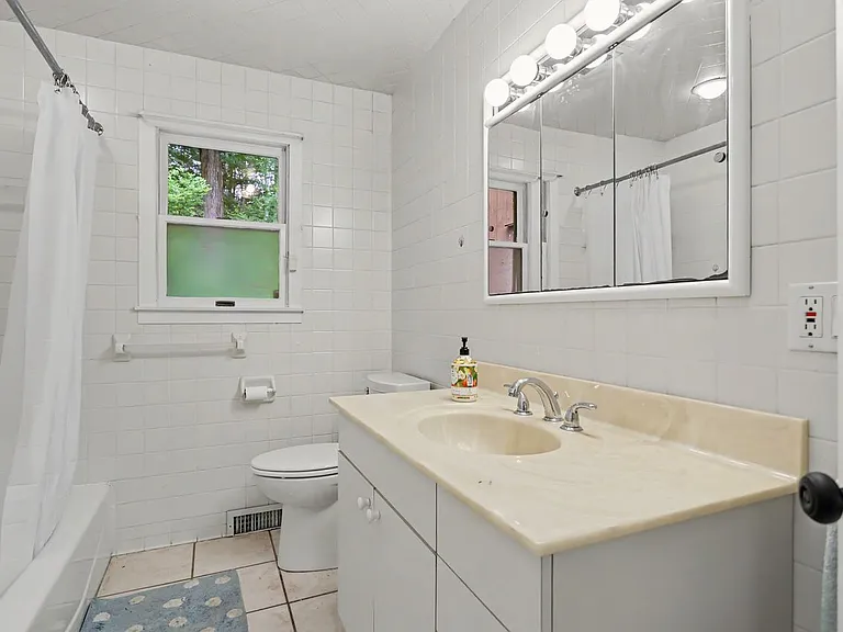 52 Stanley Rd — Photo 30