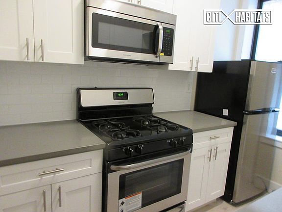 5th image of 2821 33rd St APT 5C