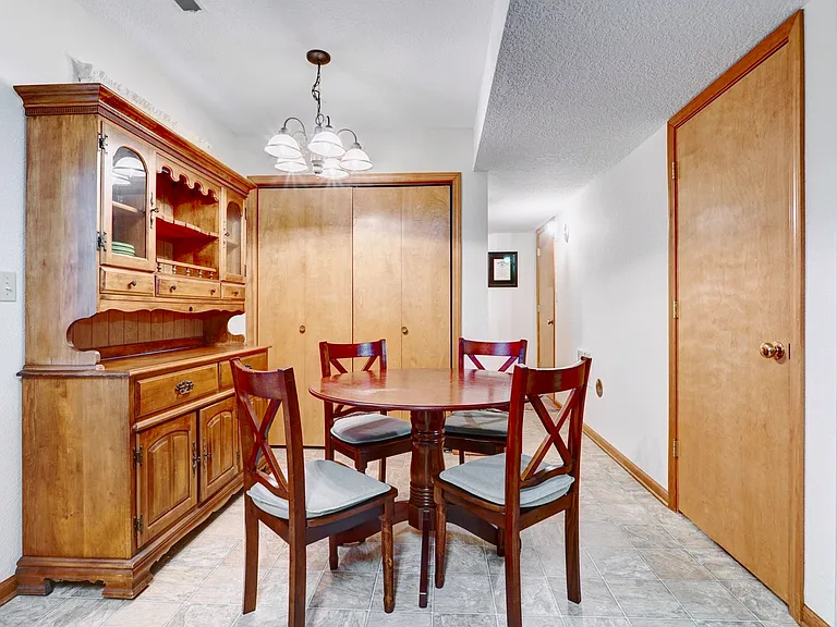 3410 Zinnia Dr — Photo 6