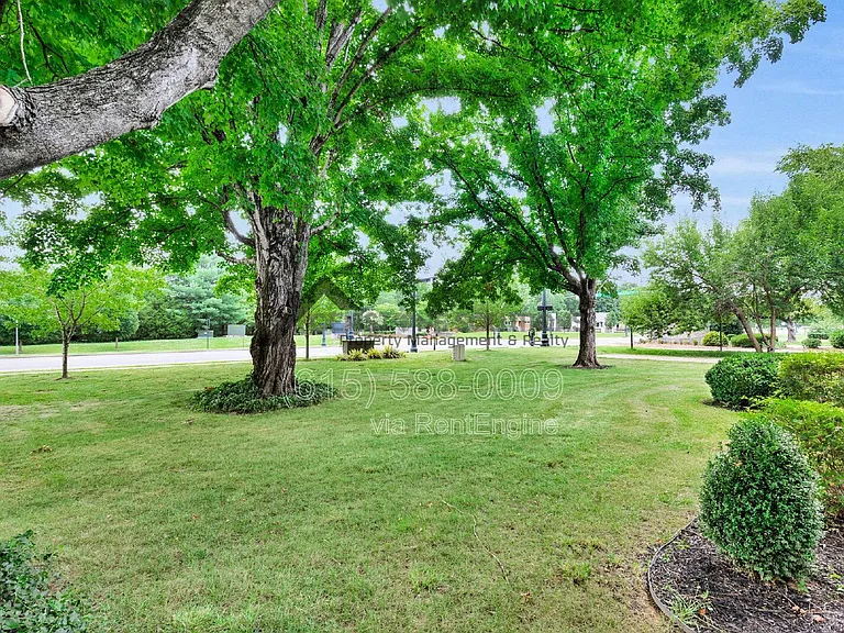 715 Hillsboro Rd — Photo 36