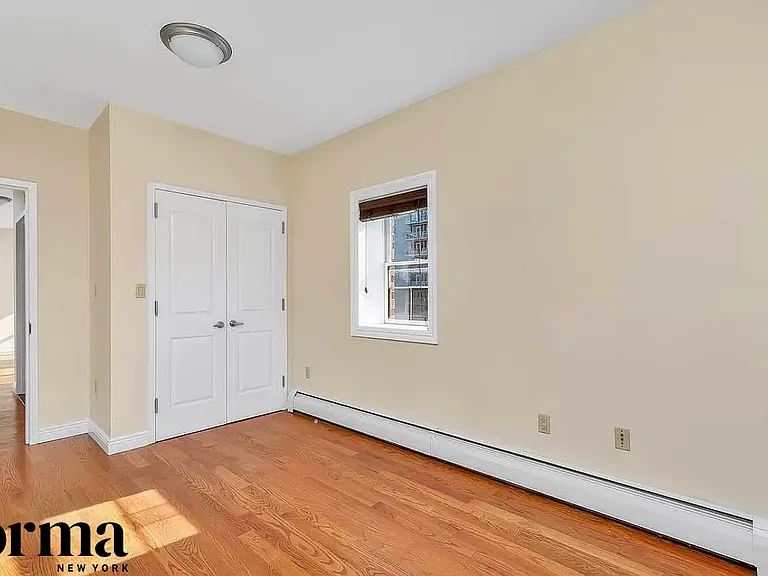 12-03 Jackson Ave #2C — Photo 6