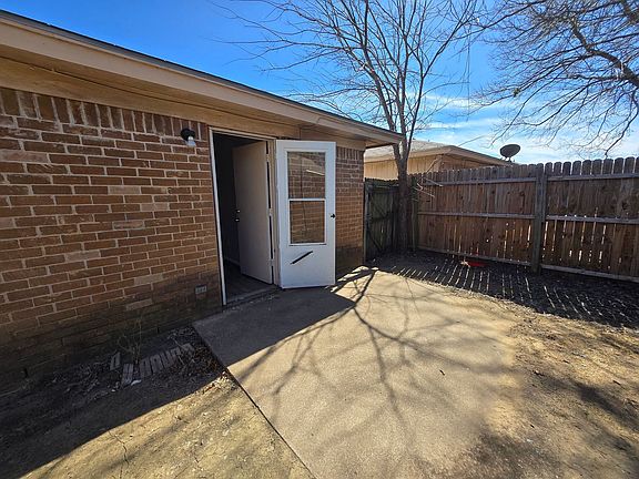 3rd image of 3702 Hulen Park Cir