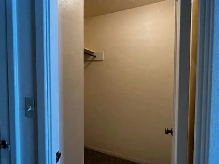 Eugene Manor Apartments — Photo 4