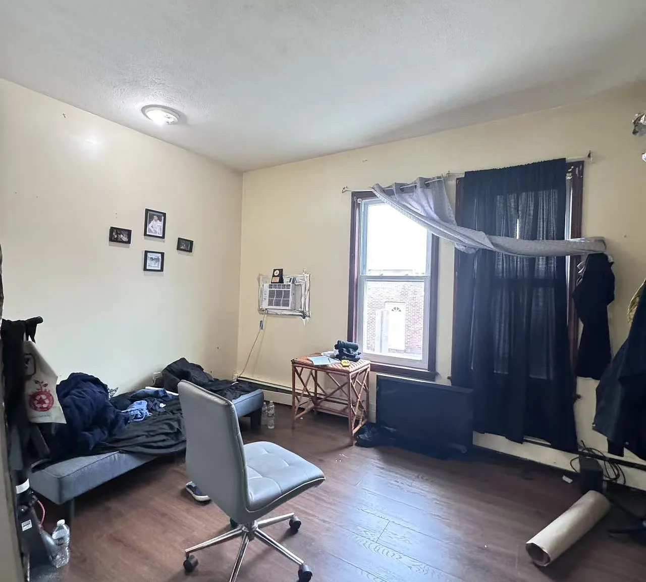3 bed, 700 sqft, $2,700 — Photo 2