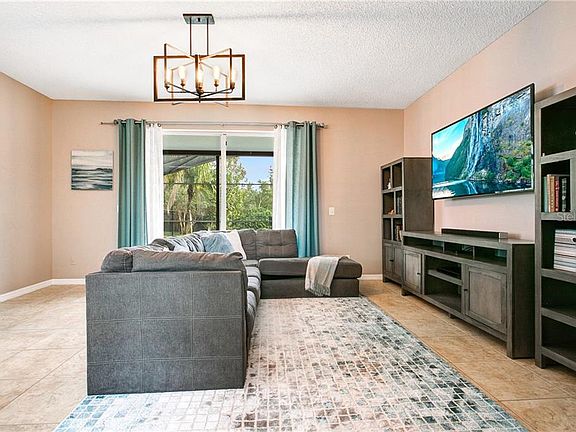 4th image of 975 Ekana Green Ct