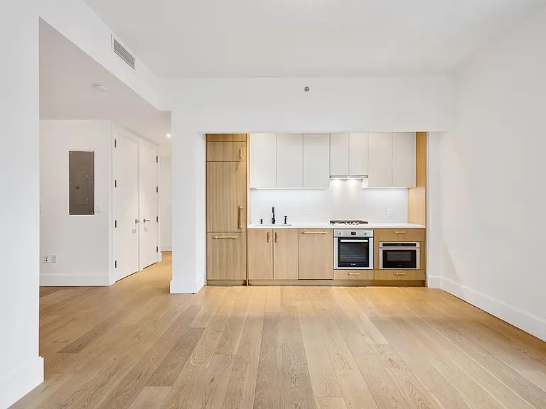 22-18 Jackson Ave #303 — Photo 3