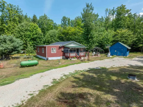 N290 N North Round Lake Rd, Wetmore, MI 49895
