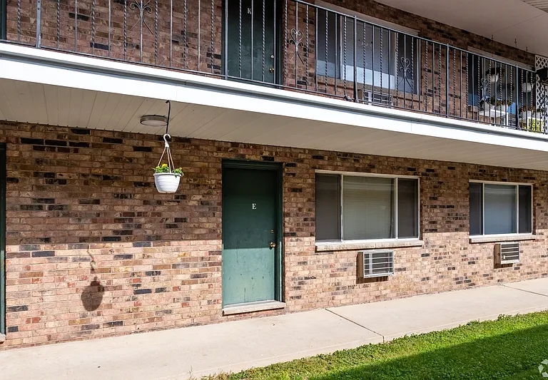 1138 E Walnut St #D — Photo 11