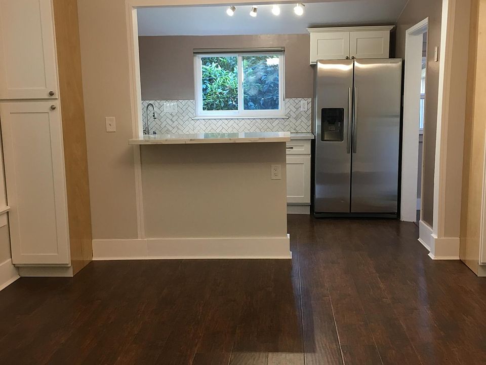 Dinning Room to Kitchen 