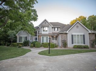 5524 SW Moundview Dr, Topeka, KS 66610