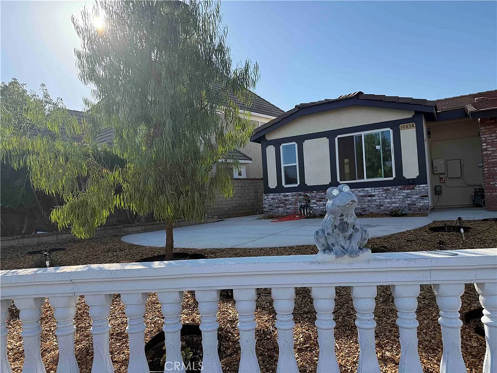 3 bed, 960 sqft, $3,400 — Photo 2