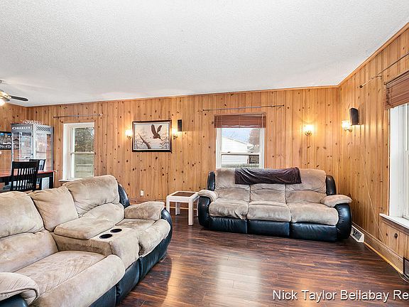 3rd image of 3575 Ivanrest Ave SW
