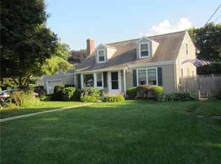 2 Mayfield St, Smithfield, RI 02828
