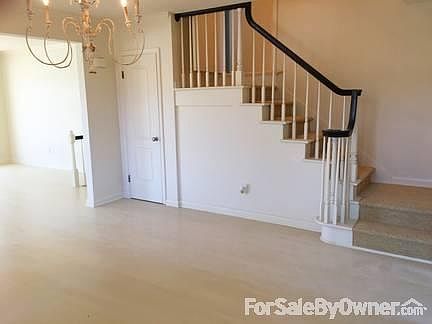 4th image of 833 Jewel St