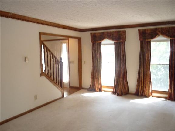 3rd image of 7240 Falling Woods Dr