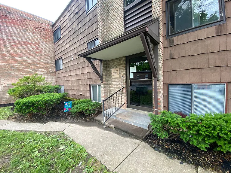 Parkview Apartments — Photo 7