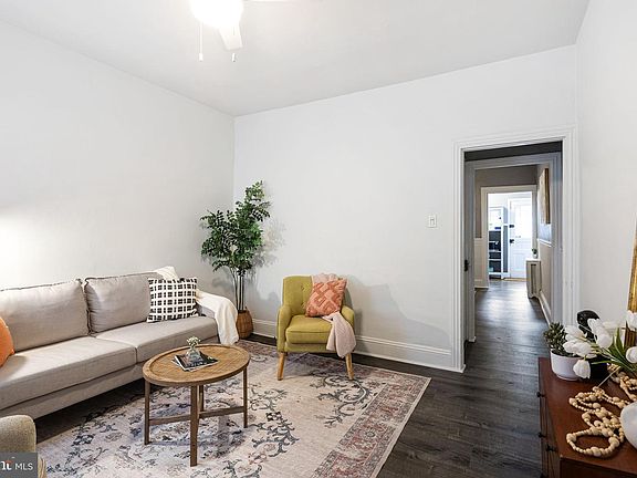 4th image of 310 Carson St