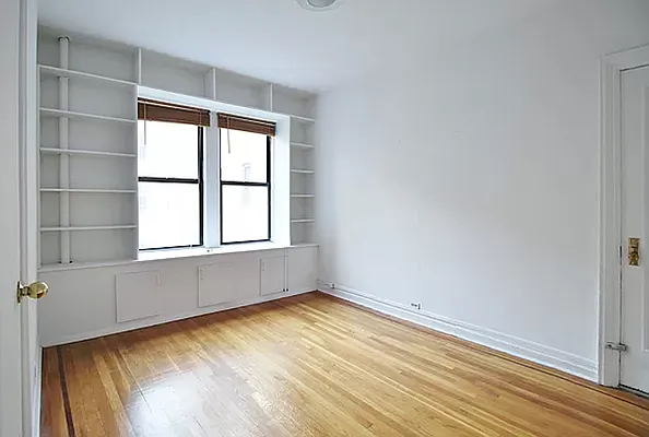 Rented by Akam Sales and Brokerage | media 7