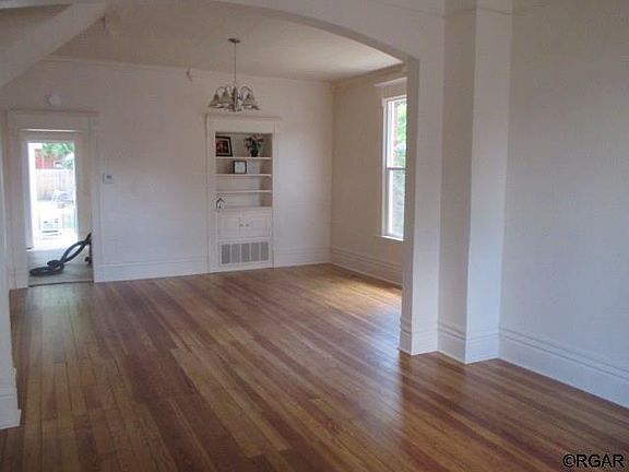 2nd image of 216 E 5th St